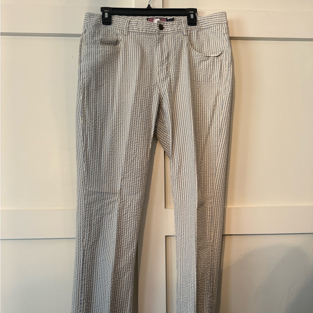 Seer sucker vineyard vine men’s pants.